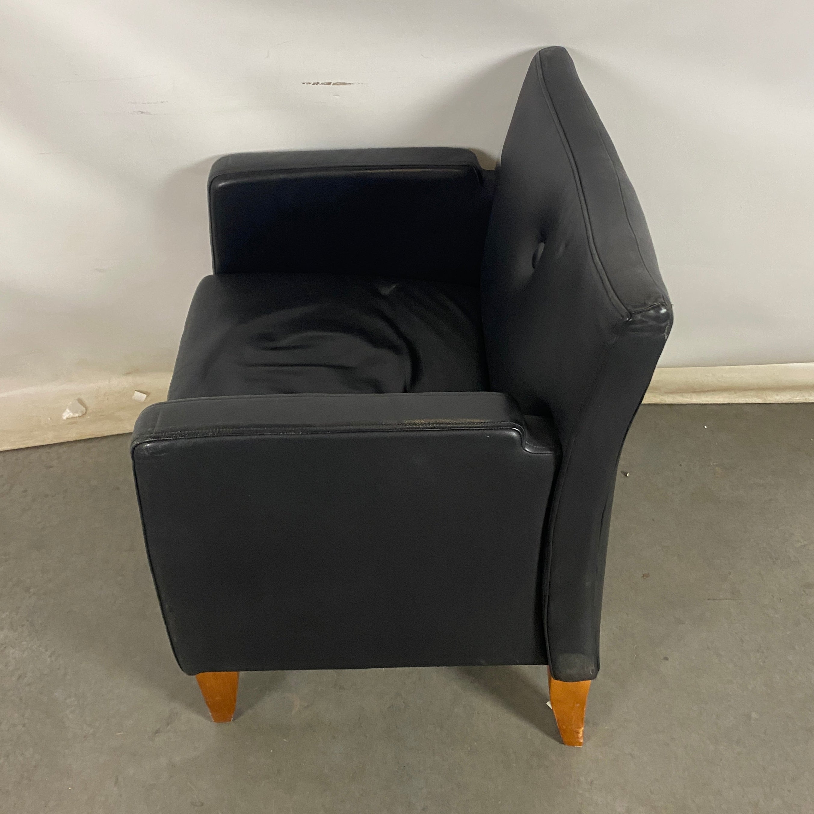 Brayden International Black Leather Donovan Lounge Chair 99705 - 010