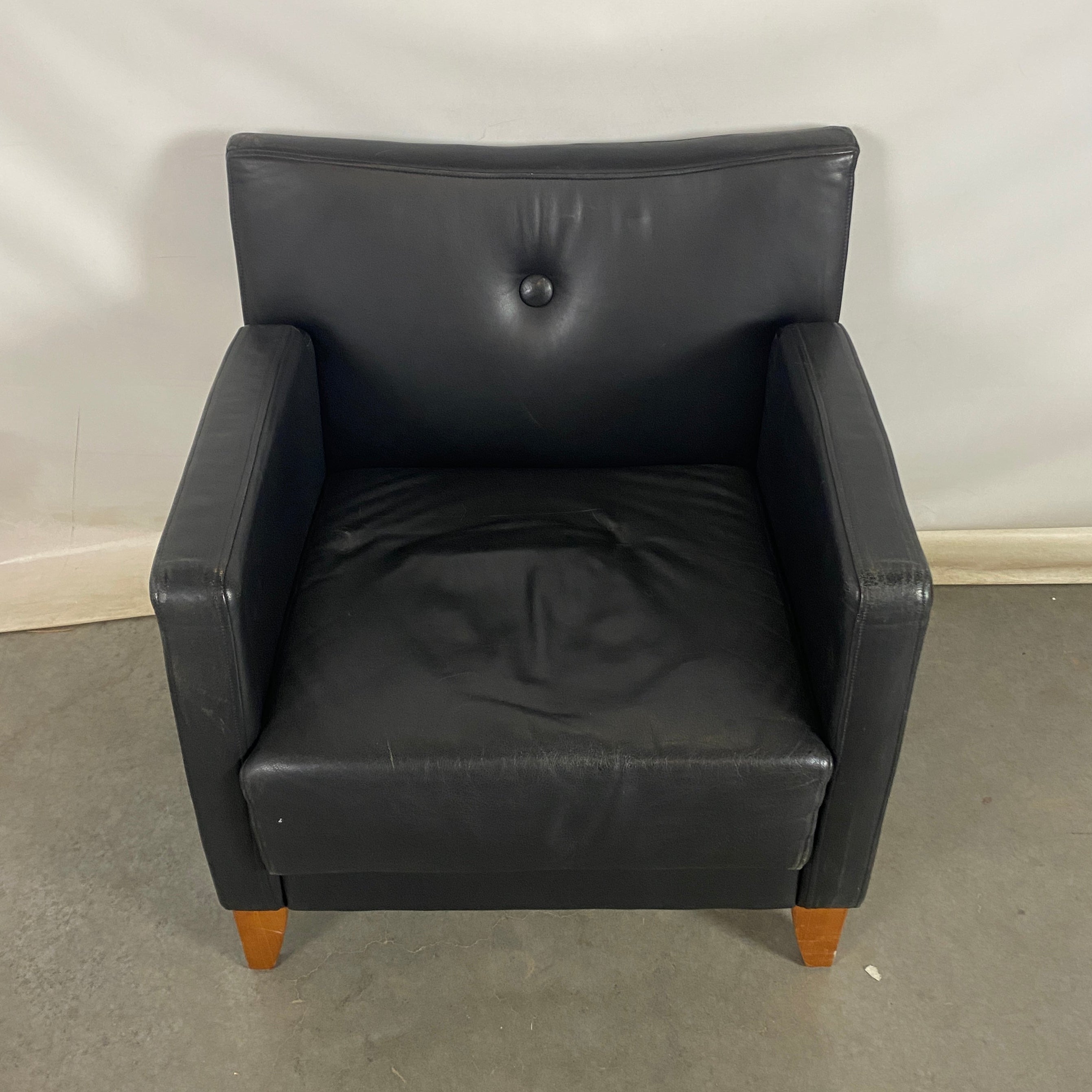 Brayden International Black Leather Donovan Lounge Chair 99705 - 010
