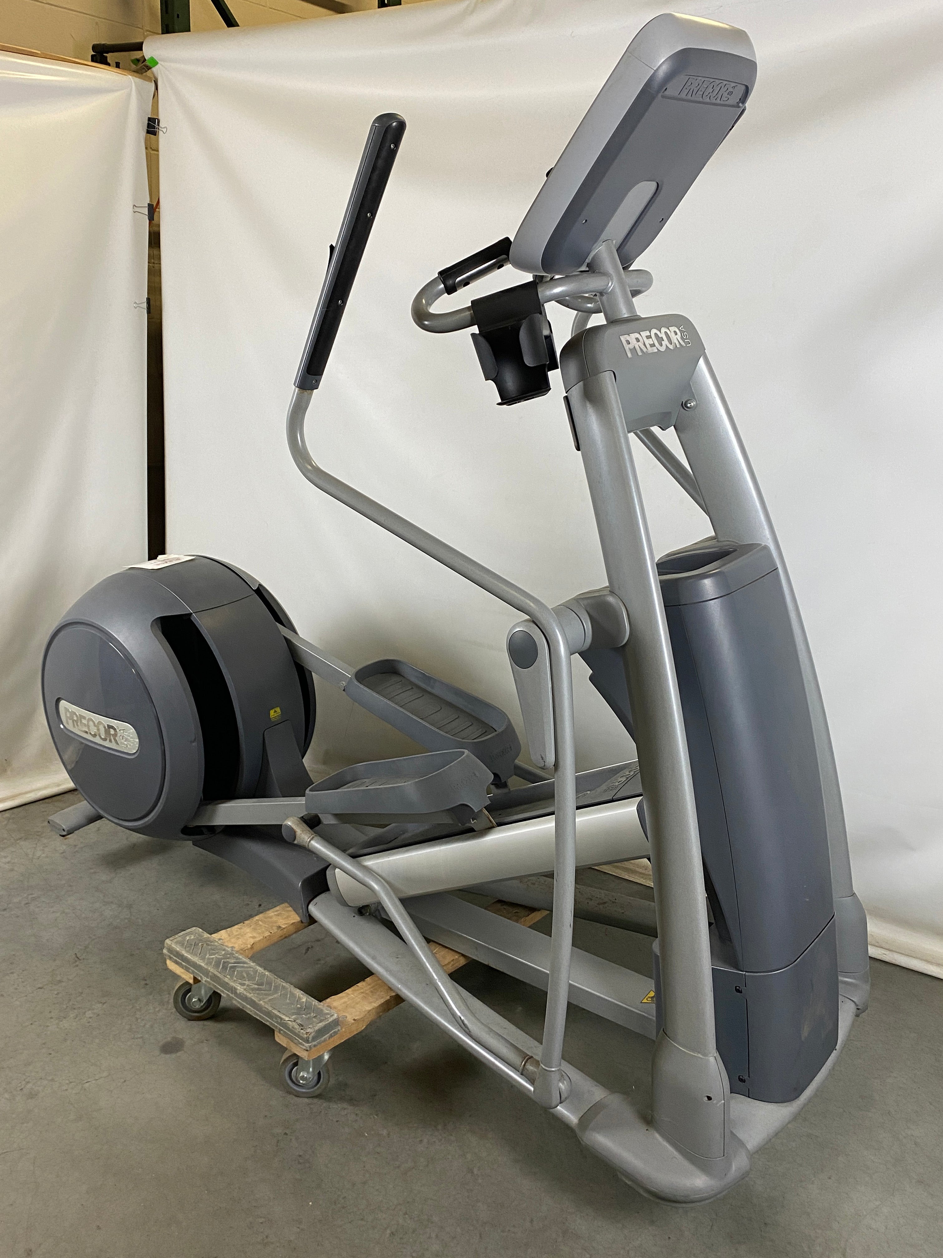Great Deal! Precor EFX576i Elliptical Trainer with 20 Resistance Levels