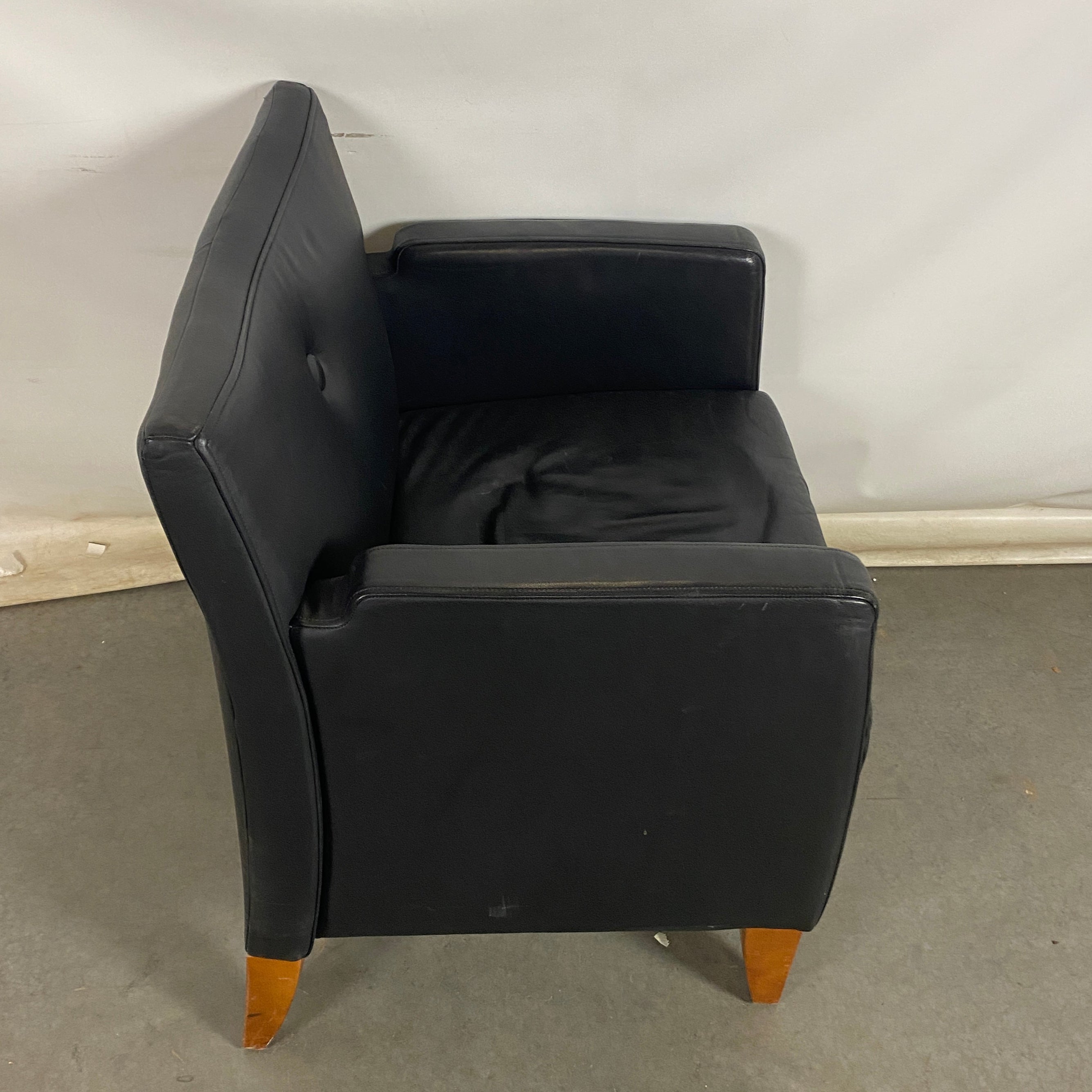 Brayden International Black Leather Donovan Lounge Chair 99705 - 010